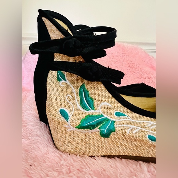 Vintage Chinese Floral Hibiscus Embroidery Strappy Round Toe Platform Wedges - Picture 11 of 16